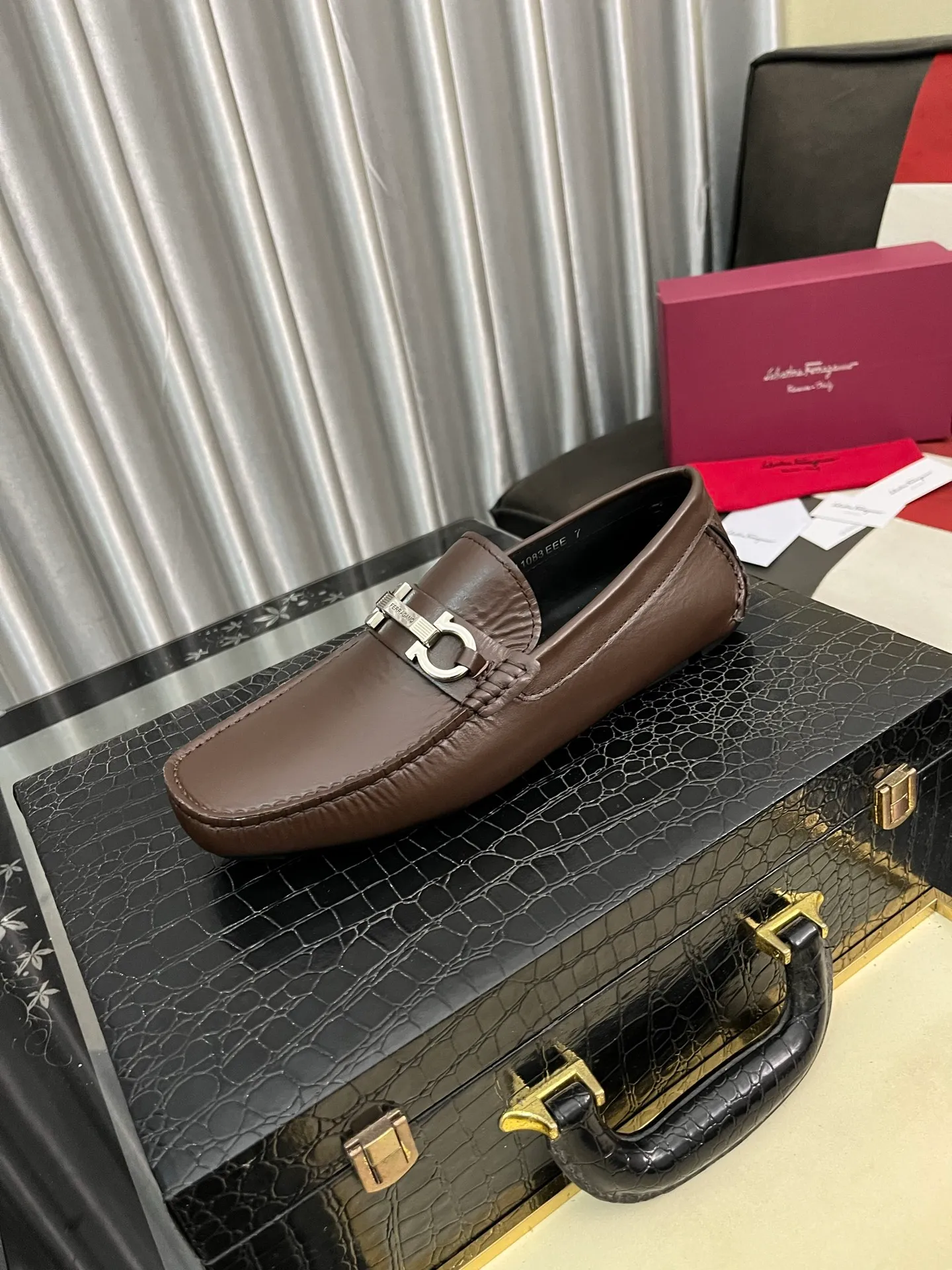 Men's shoes 💰560⌚️⌚️ Ferragamo [Ferragamo] new high-end quality framed shoes. The style is luxurious and elegant, with equal emphasis on practicality and style. We pay special attention to quality and details. The shoe last leather, workmanship and comfort are not inferior! Material: Imported first-layer soft cowhide leather upper ➕Genuine leather lining, code number: 38-446️⃣colors available